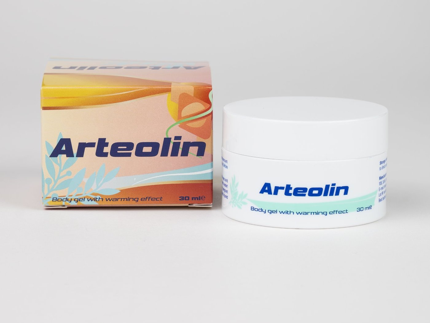 Arteolin melegítő hatású testgél: barack-narancs színű doboz és fehér, 30 ml-es tégely egymás mellett világosszürke háttér előtt
